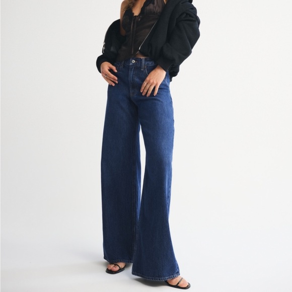 Abercrombie & Fitch The Wide Leg High Rise Jeans - Picture 3 of 5